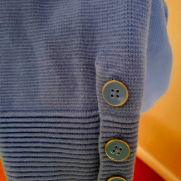 Talbots below the hip length sweater with nice coverage. Reduced - Picture 4 of 5